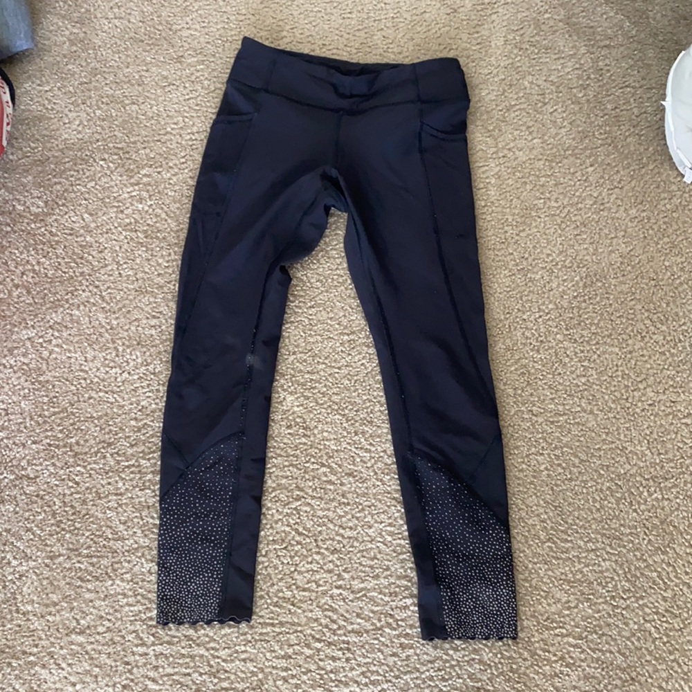 Black lululemon cropped leggings with detailing